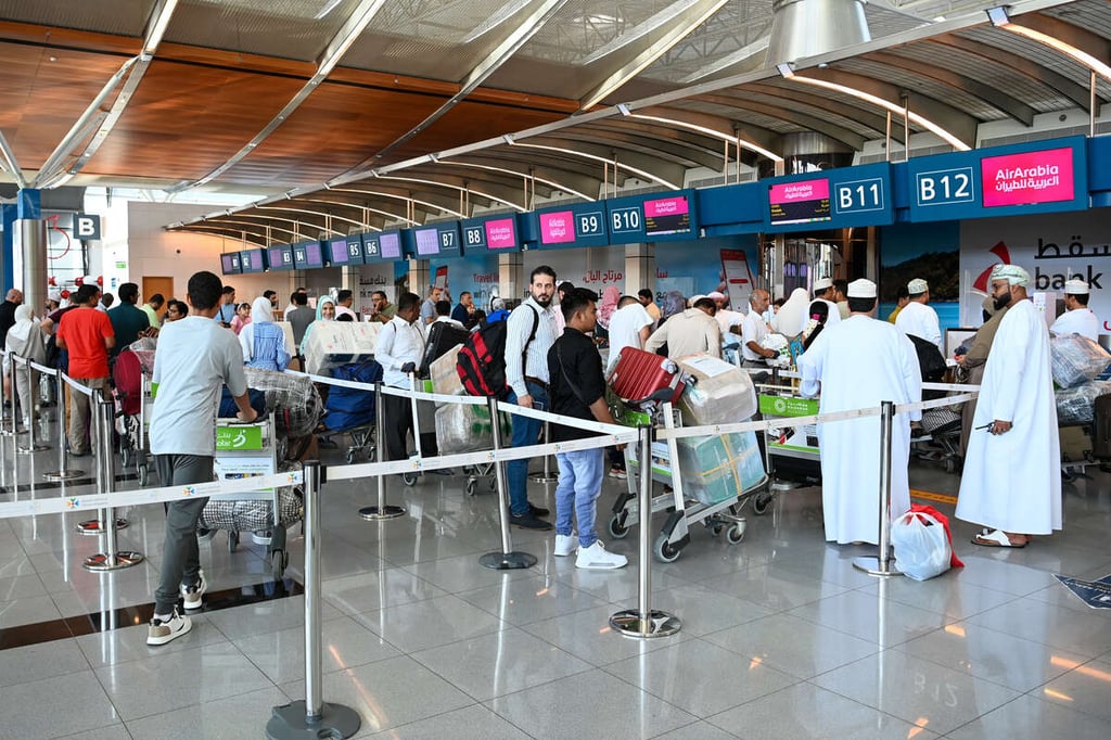 Oman’s airports welcome over 4.7 million passengers by April 2025