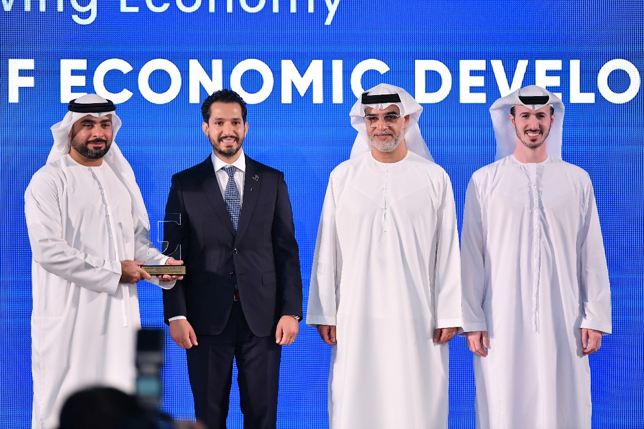 Award ceremony for economic development.